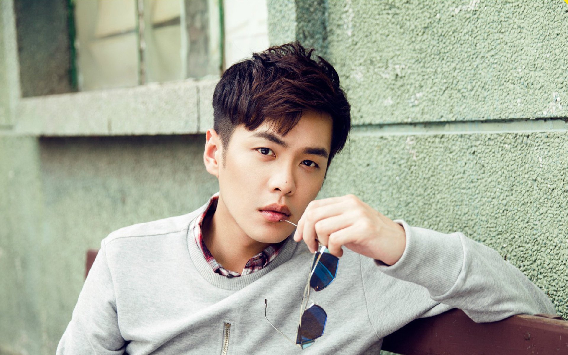 AYX GAME-陈艺文稳中求胜展冠军气质，陈艺文领奖