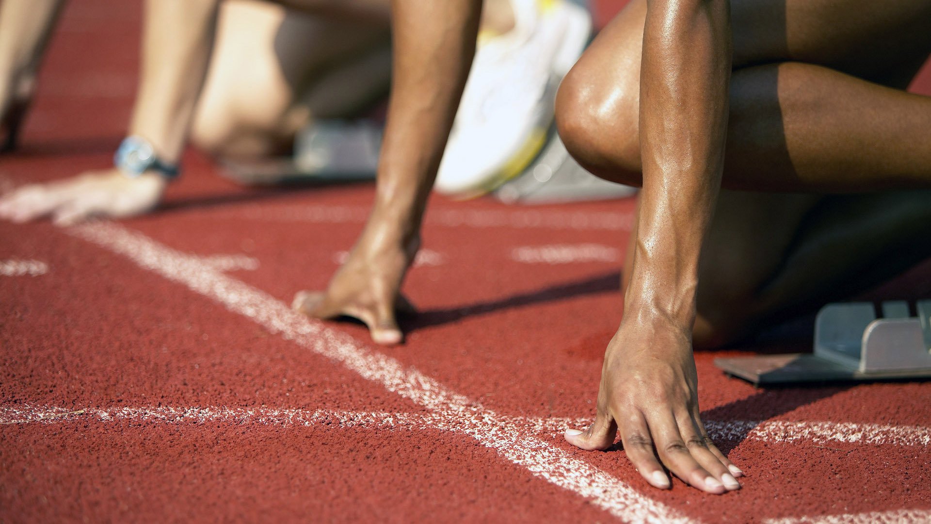 “极速追风：那些飞跃弯道的瞬间”，极速飞扬